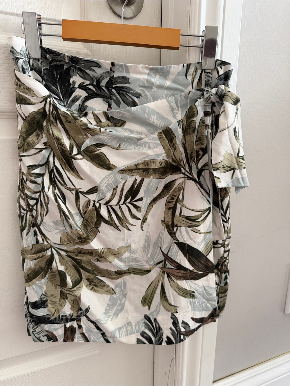 NWT Tropical Leaf Faux Wrap Skirt